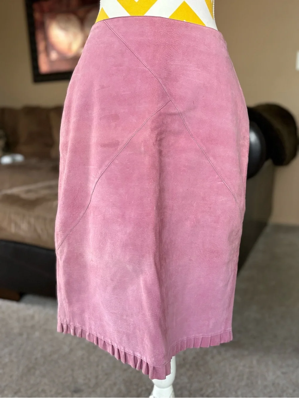 Classiques Entier Suede Pencil Skirt in Dusty Rose vintage size 8